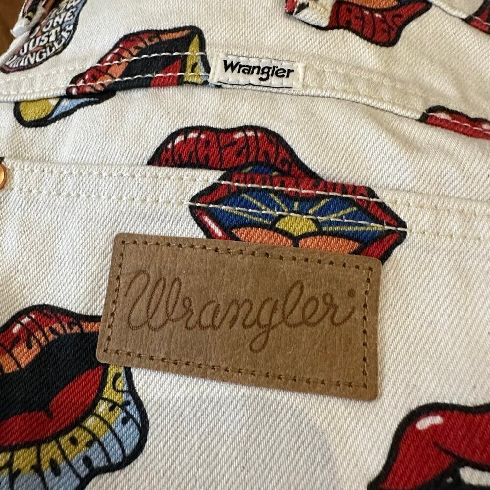NWT Wrangler Barrel Jeans in Read my Lips print - Picture 10 of 11